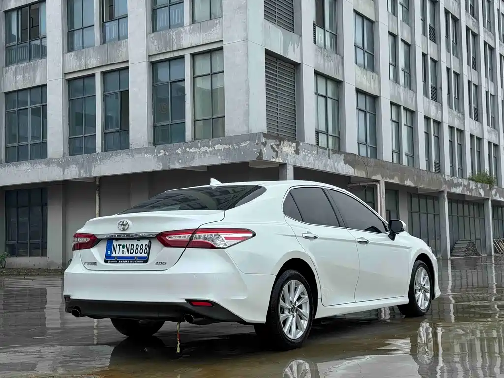 Toyota Camry — миниатюра 9