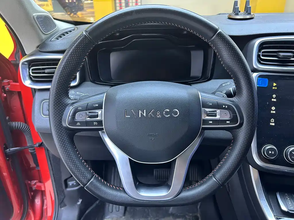 Lynk & Co 01 2017 2.0T Pro