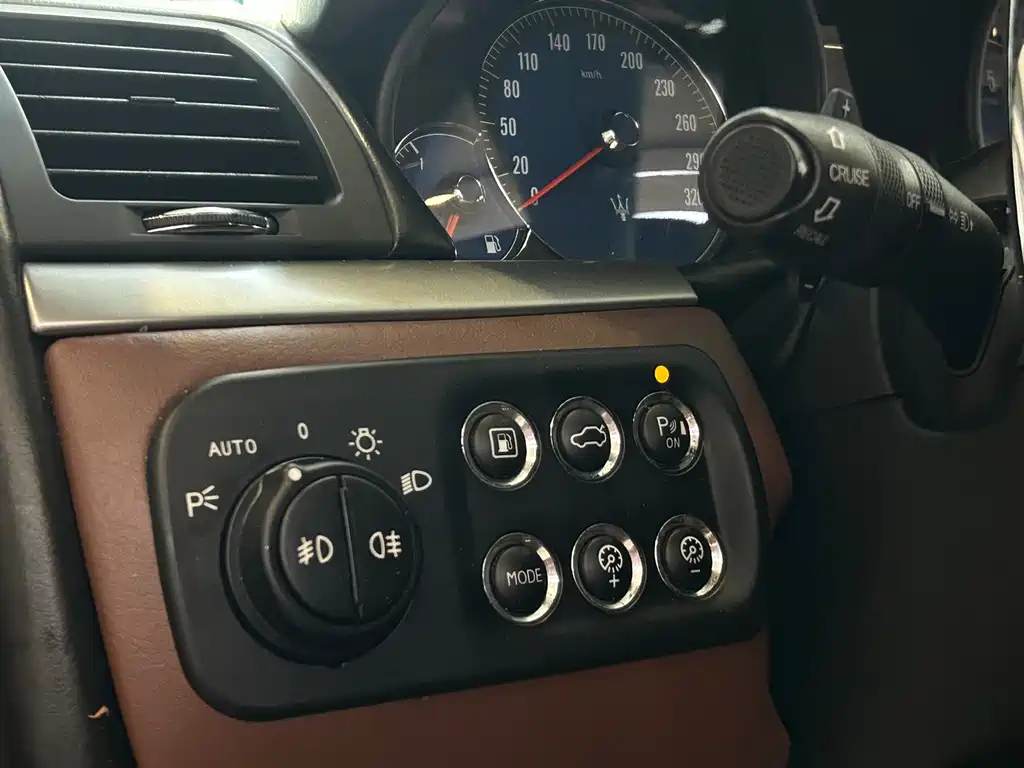 Maserati GranTurismo — миниатюра 7