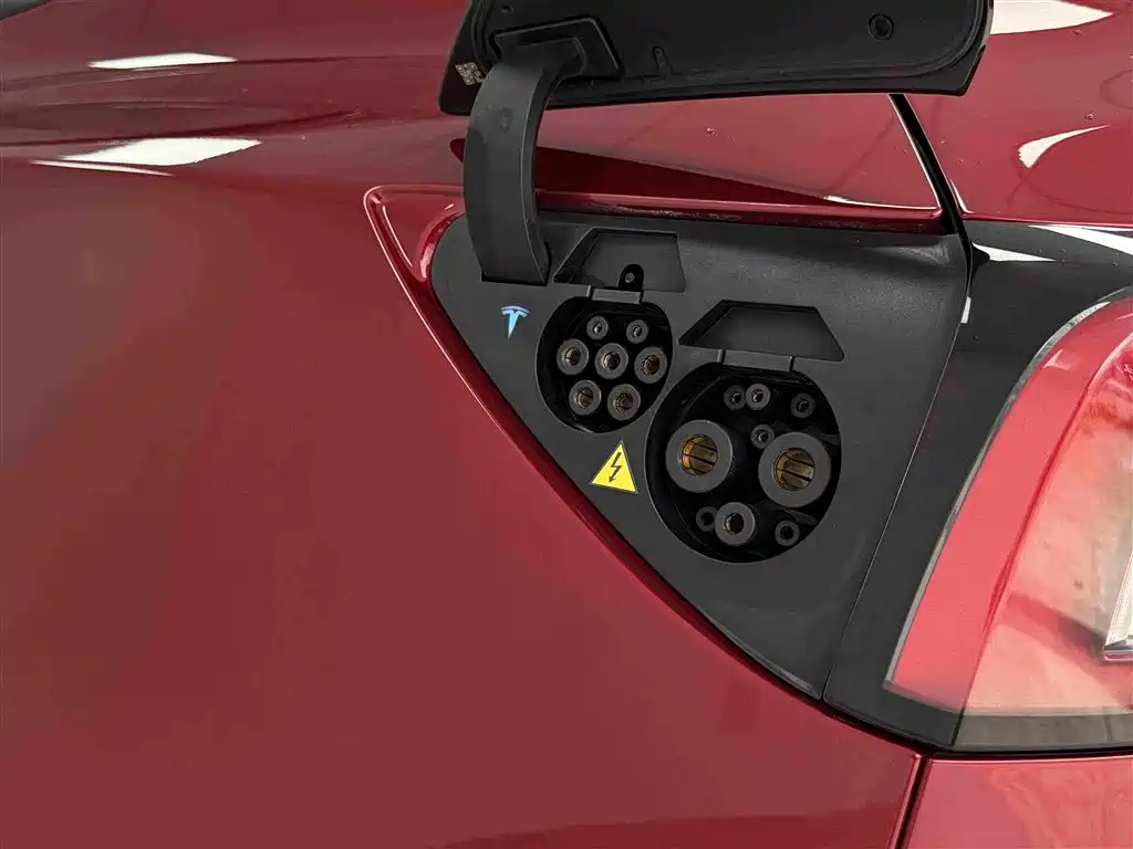Tesla Model 3 — миниатюра 18