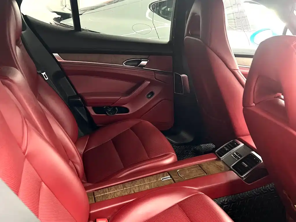 Porsche Panamera 2010 Panamera 4 3.6L
