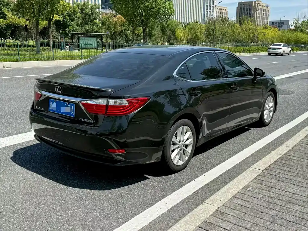 Lexus ES — миниатюра 5