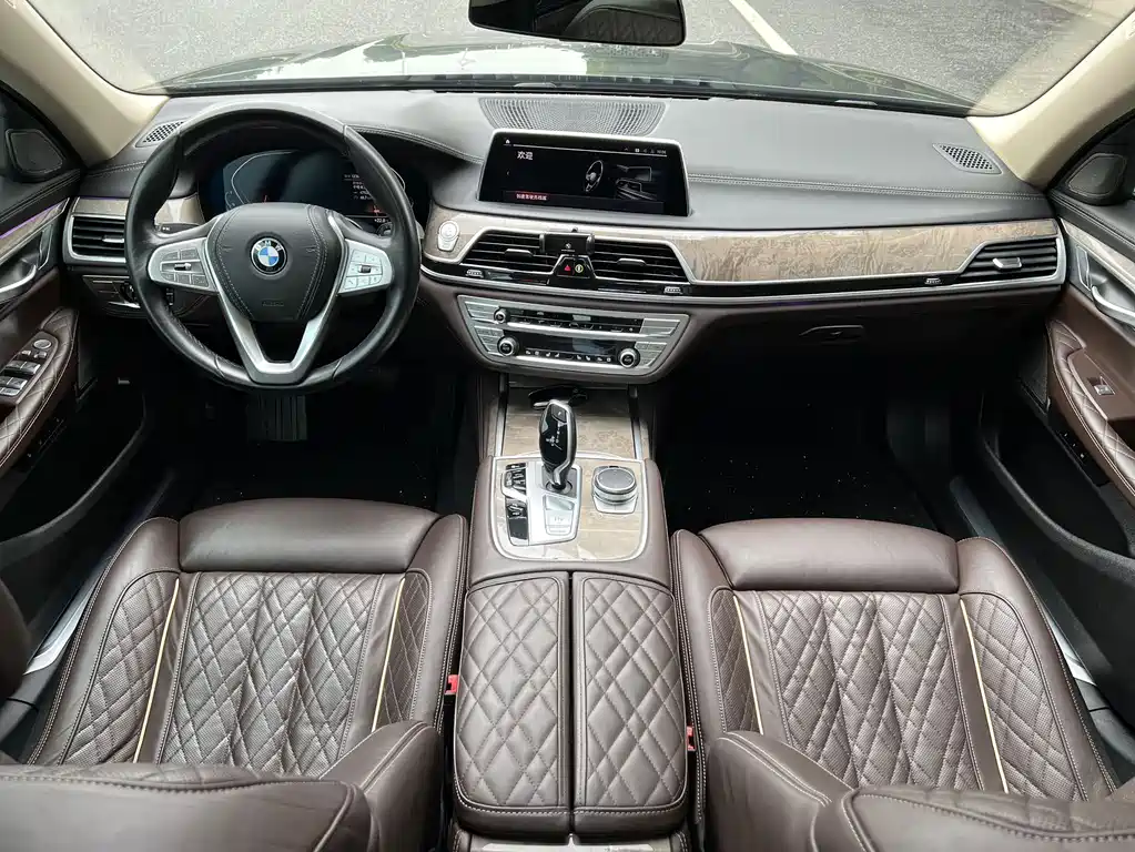 BMW 7 Series — миниатюра 6