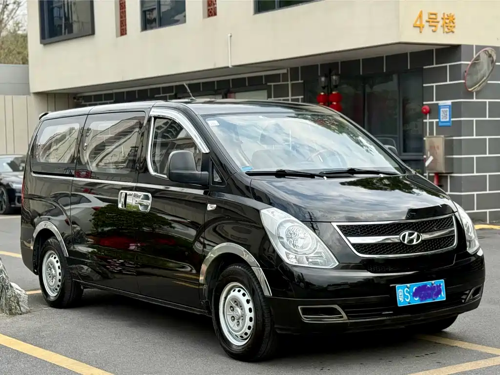 Hyundai H-1 2011 2.4L Luxury