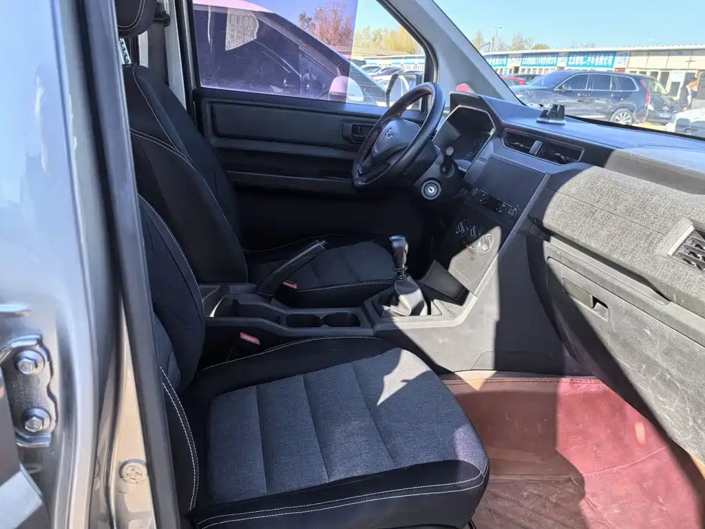 Wuling Hongguang PLUS — миниатюра 12