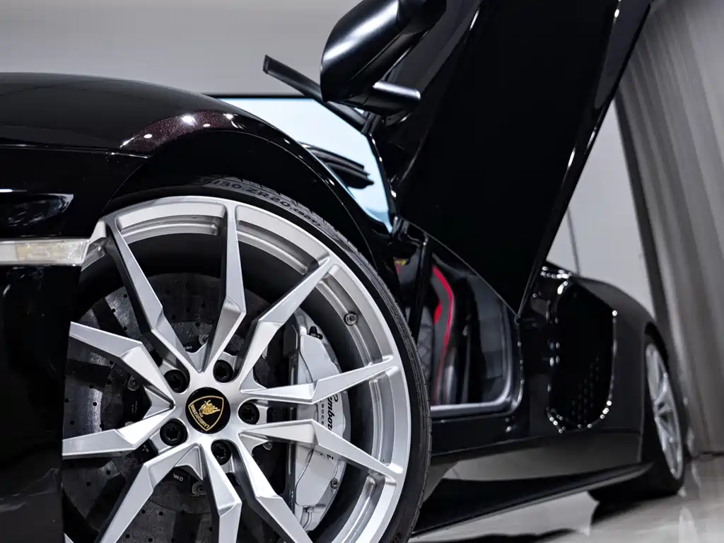 Lamborghini Aventador — миниатюра 19