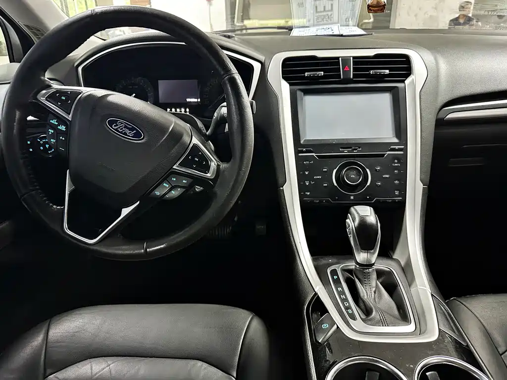 Ford Mondeo — миниатюра 8