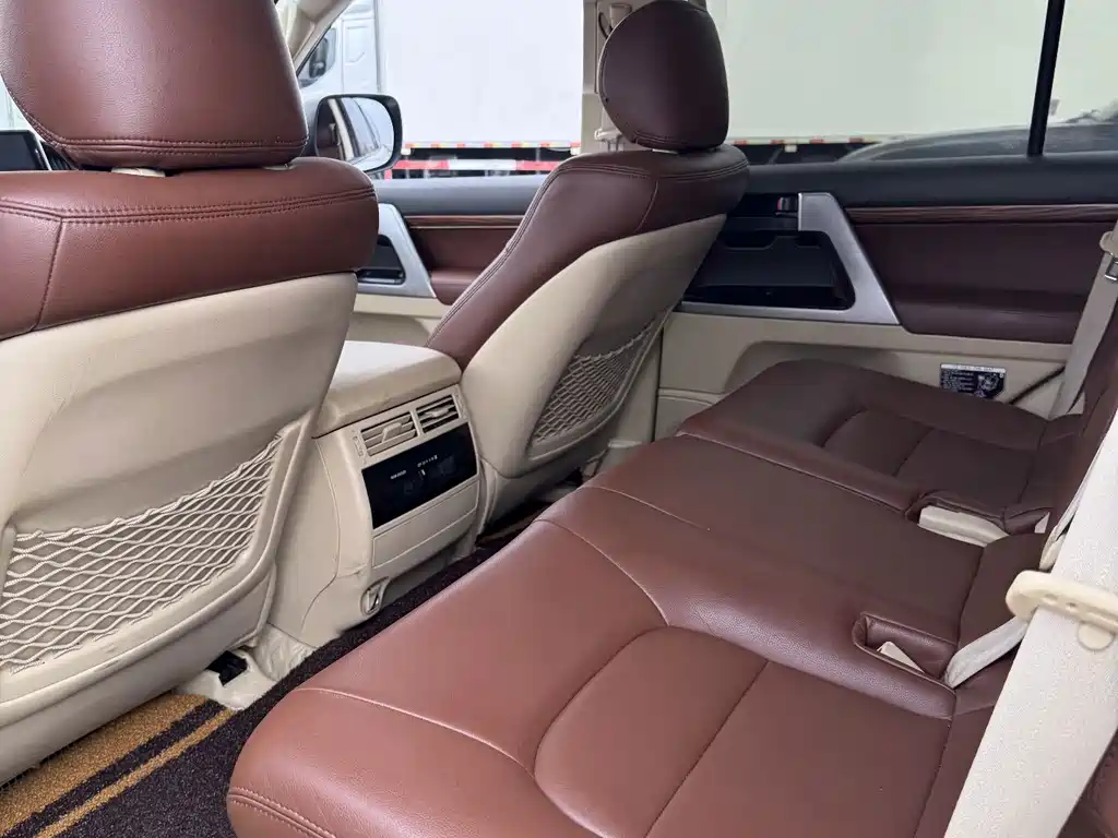Toyota Land Cruiser — миниатюра 6
