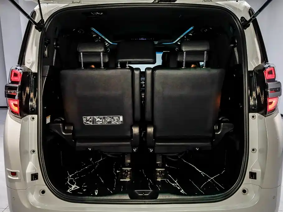 Toyota Vellfire — миниатюра 6