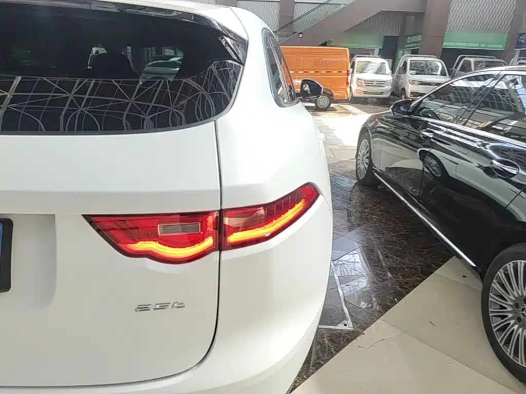 Jaguar F-PACE — миниатюра 8