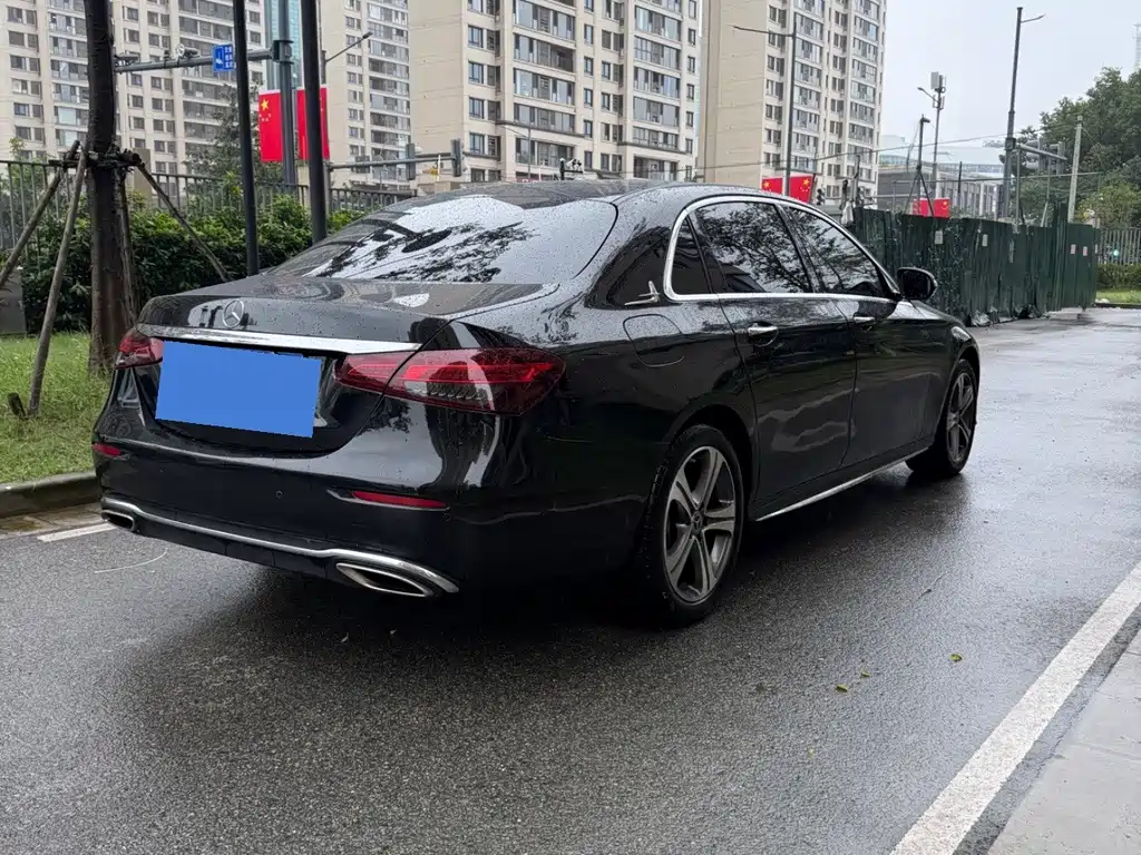 Mercedes-Benz E-Class — миниатюра 9