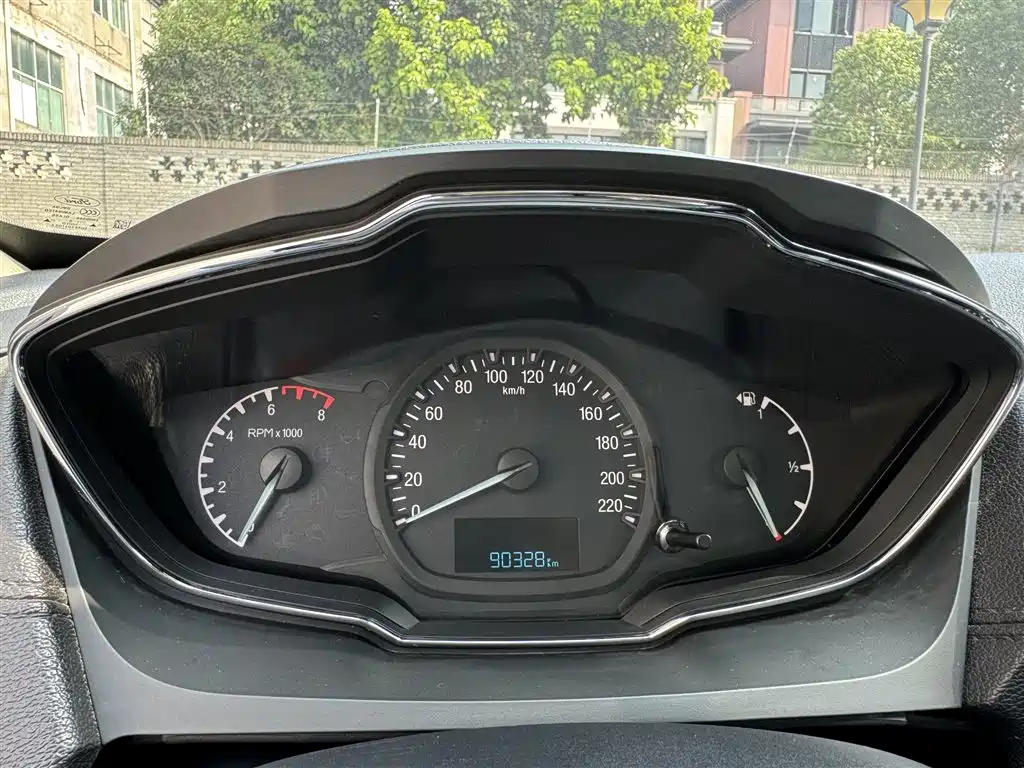 Ford Escort — миниатюра 10