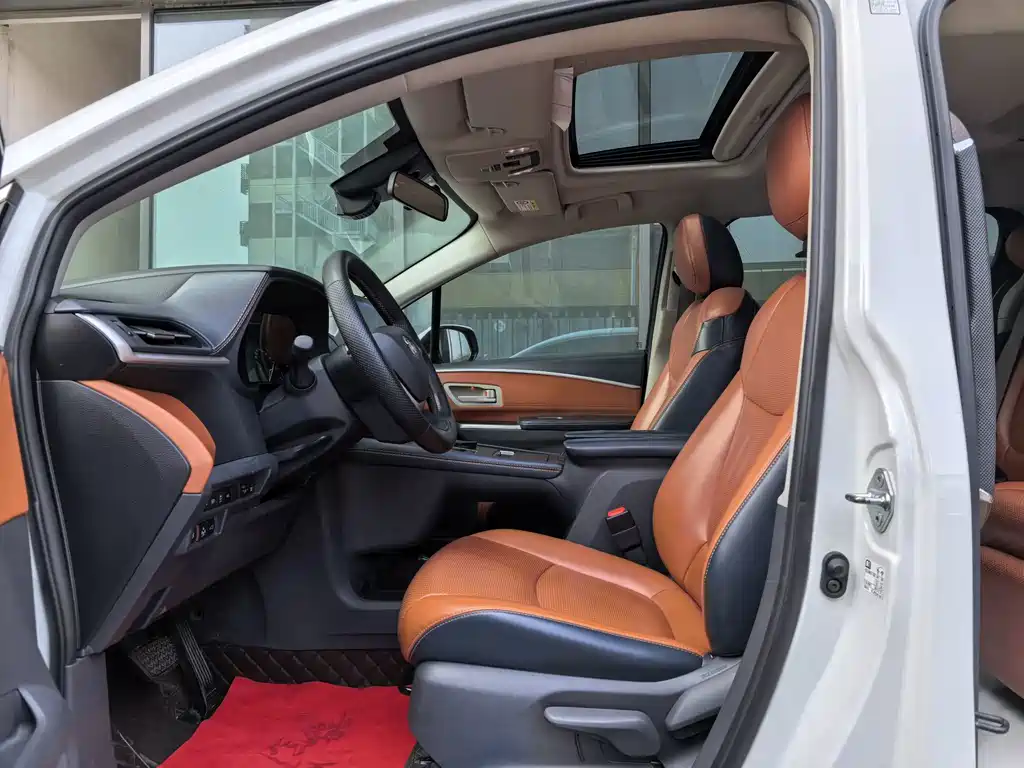 Toyota Granvia — миниатюра 6