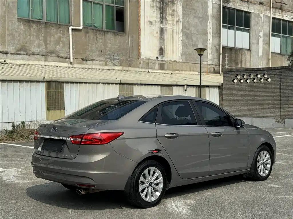 Ford Escort — миниатюра 14