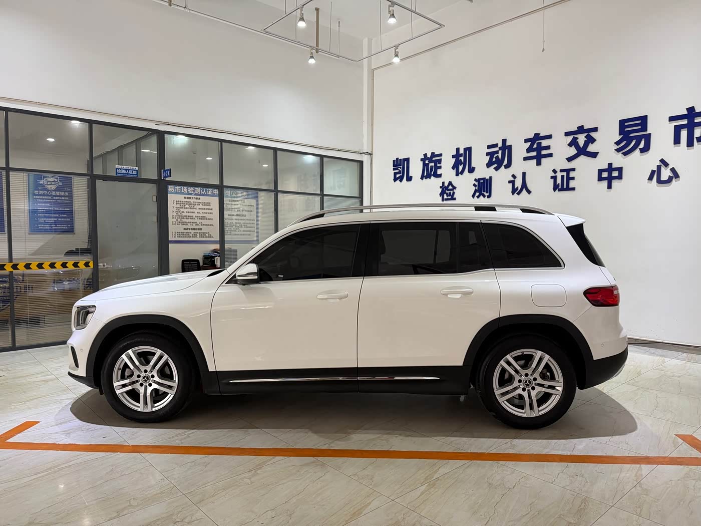 Mercedes-Benz GLB 1.3 л 2022 г. Белый, пробег 24000 км