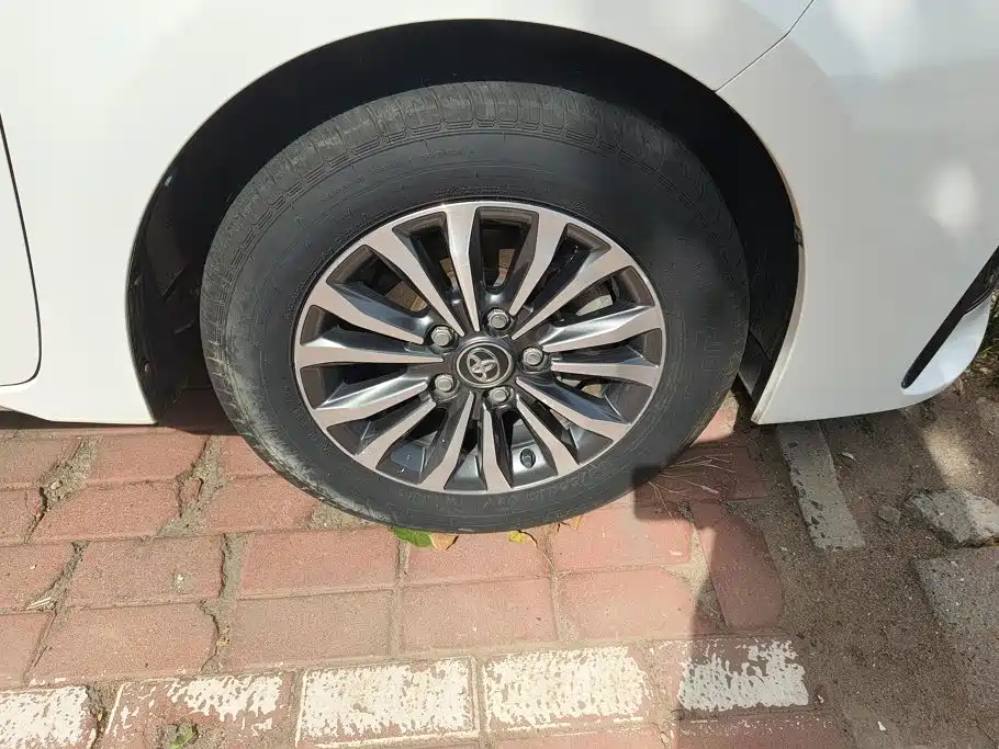 Toyota Corolla — миниатюра 6