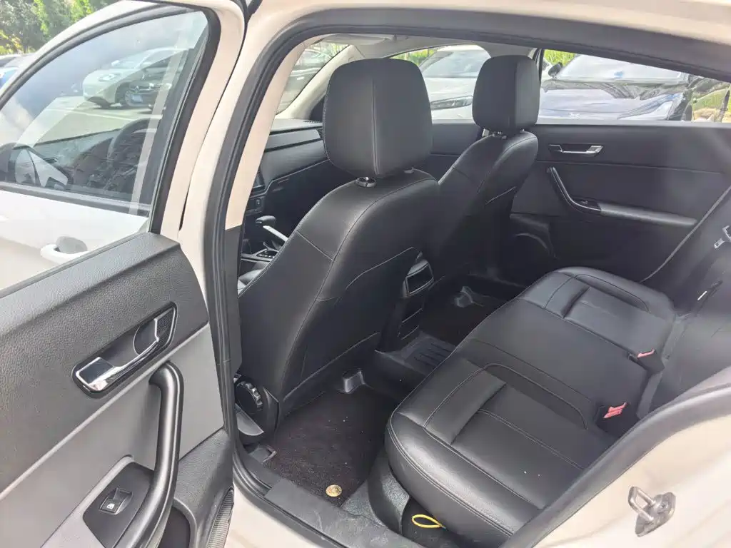 Qoros Qoros 3 — миниатюра 8