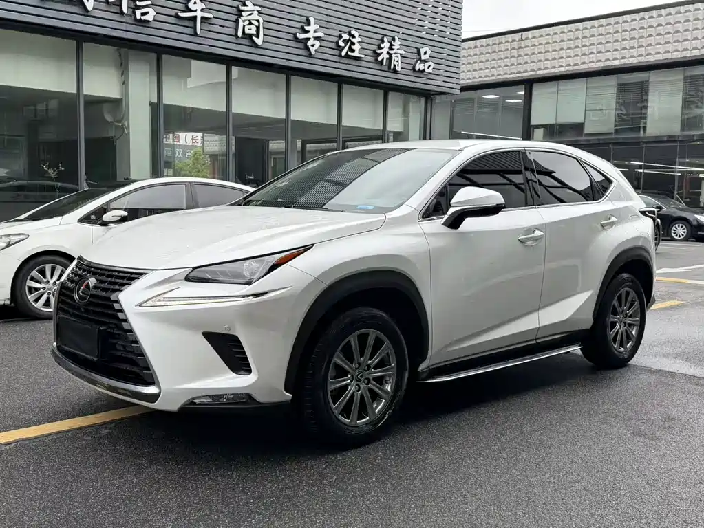 Lexus NX 2021