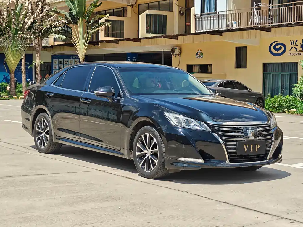 Toyota Crown — миниатюра 3