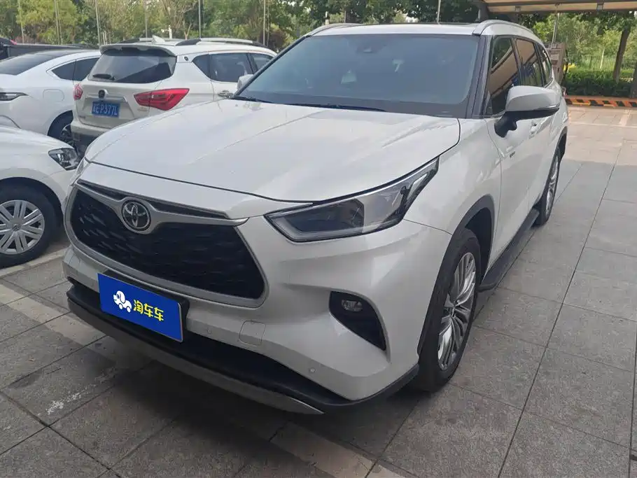 Toyota Highlander 2024 2.5L Luxury 7 мест