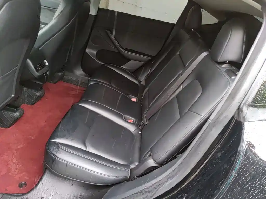 Tesla Model Y — миниатюра 17