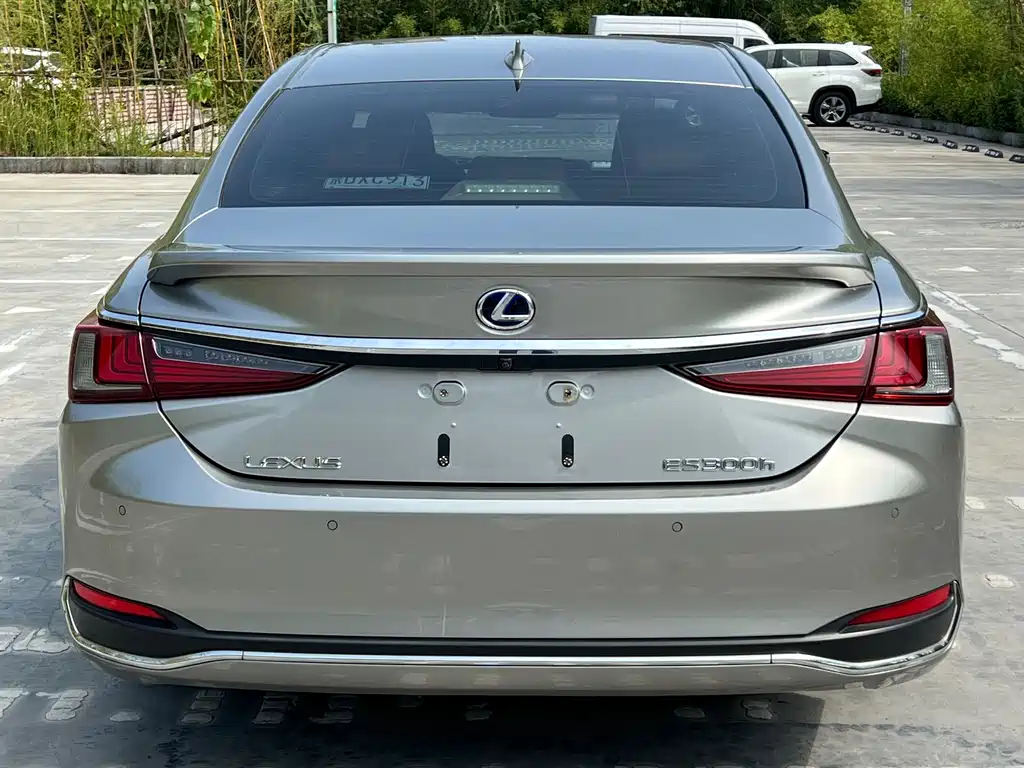 Lexus ES — миниатюра 8