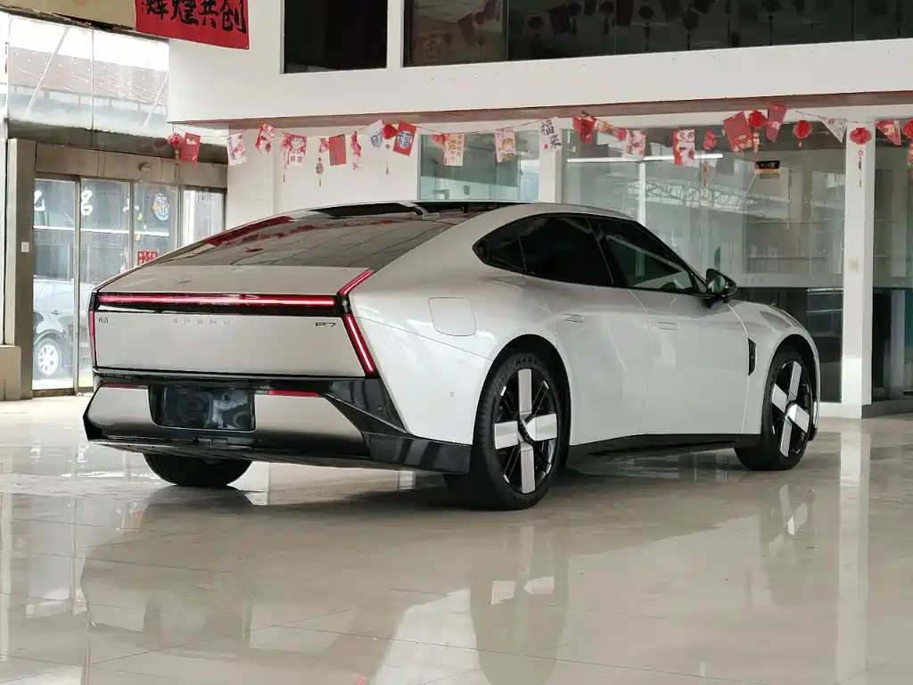 XPeng P7 — миниатюра 4
