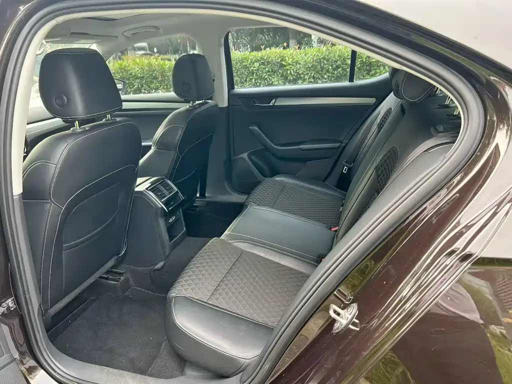 Skoda Superb — миниатюра 9