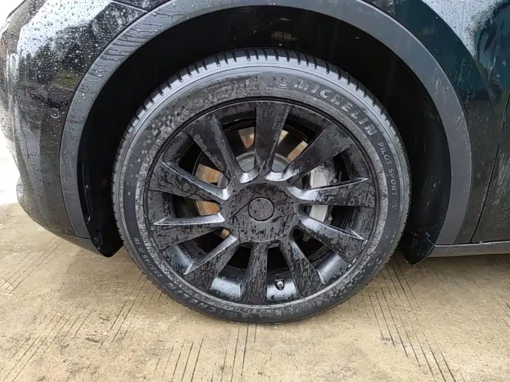 Tesla Model Y — миниатюра 23
