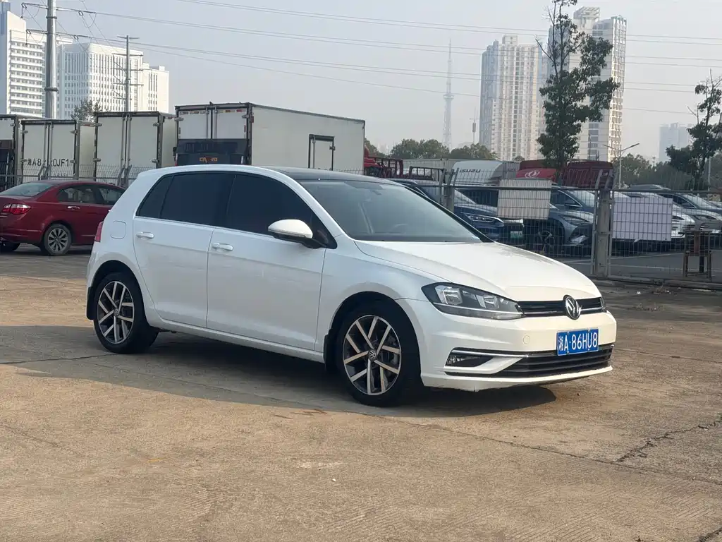 VOLKSWAGEN GOLF