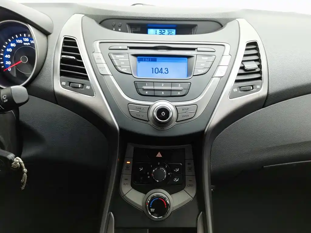 Hyundai Elantra Langdong — миниатюра 12