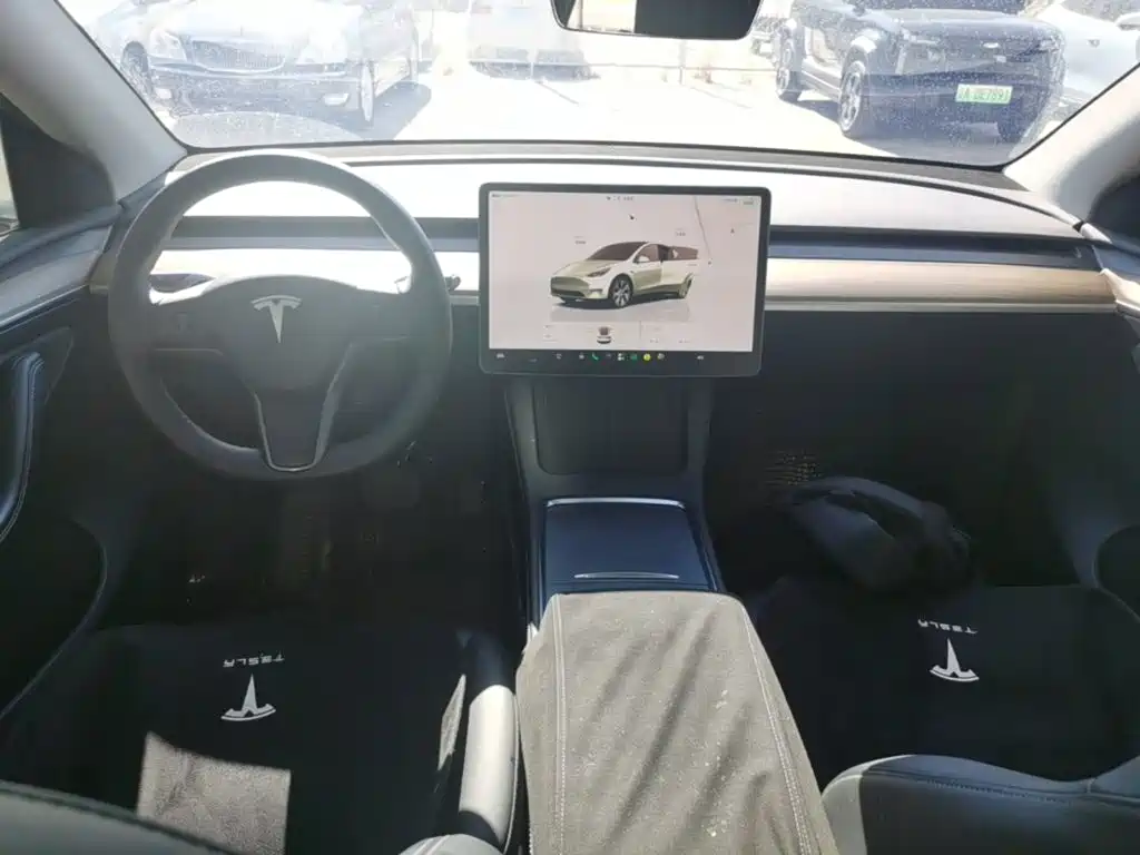 Tesla Model Y 2022 — фото 9