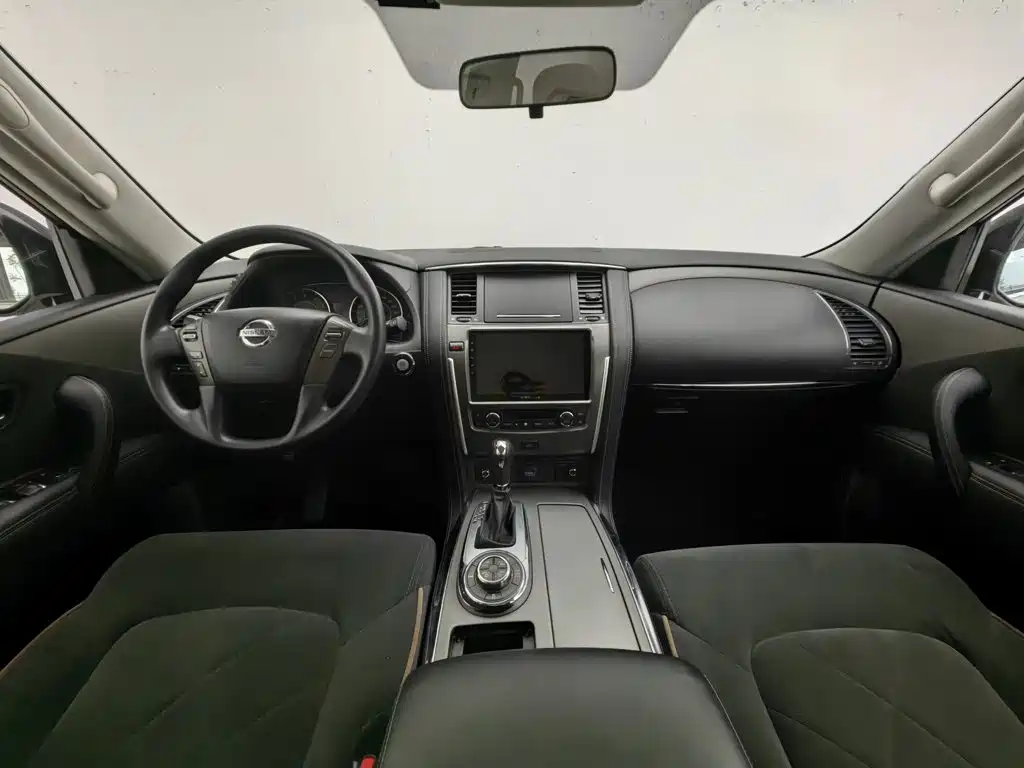 Nissan Patrol — миниатюра 5