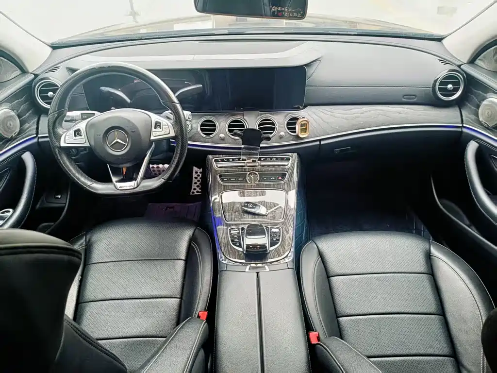 Mercedes-Benz E-Class — миниатюра 6