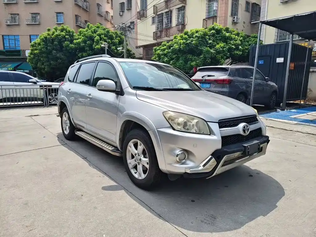 Toyota RAV4 — миниатюра 3