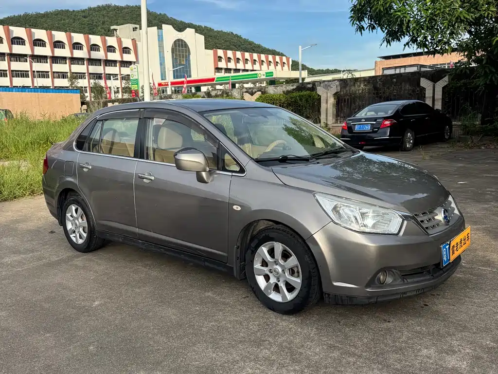 Venucia D50 2013 1.6L MT Fashion