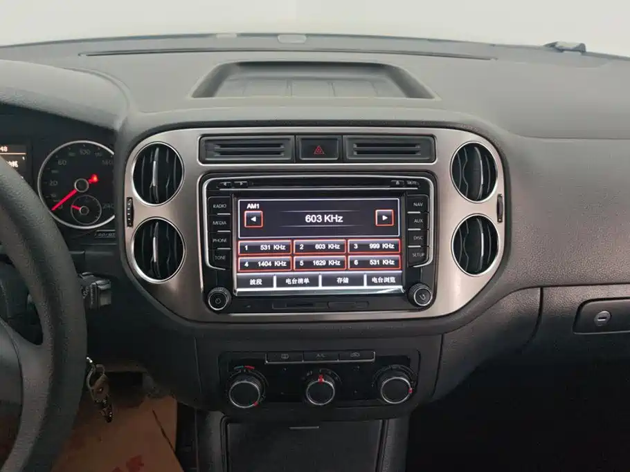 Volkswagen Tiguan — миниатюра 13