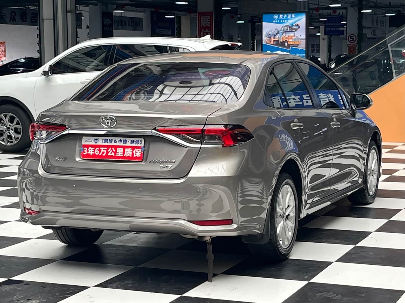 Toyota Corolla 1.2 л 2022 г. шампань/коричневый, пробег 11000 км