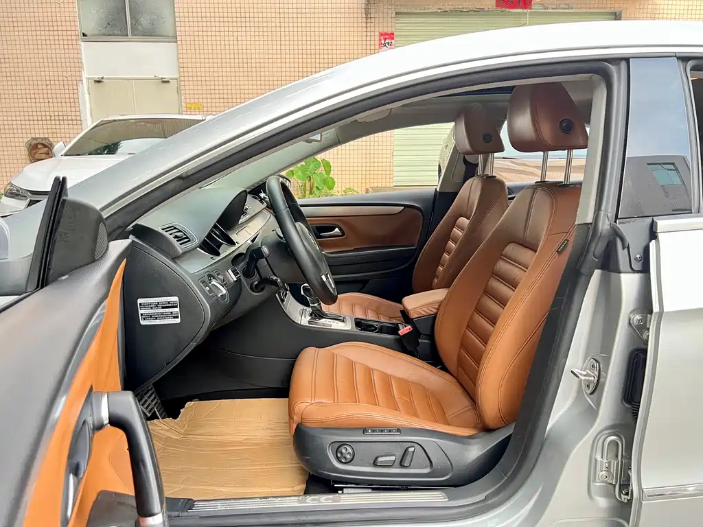 Volkswagen FAW - Passat CC CC 2011 2.0TSI Luxury
