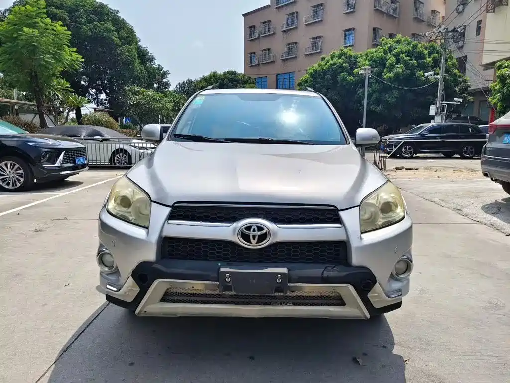Toyota RAV4 — миниатюра 2