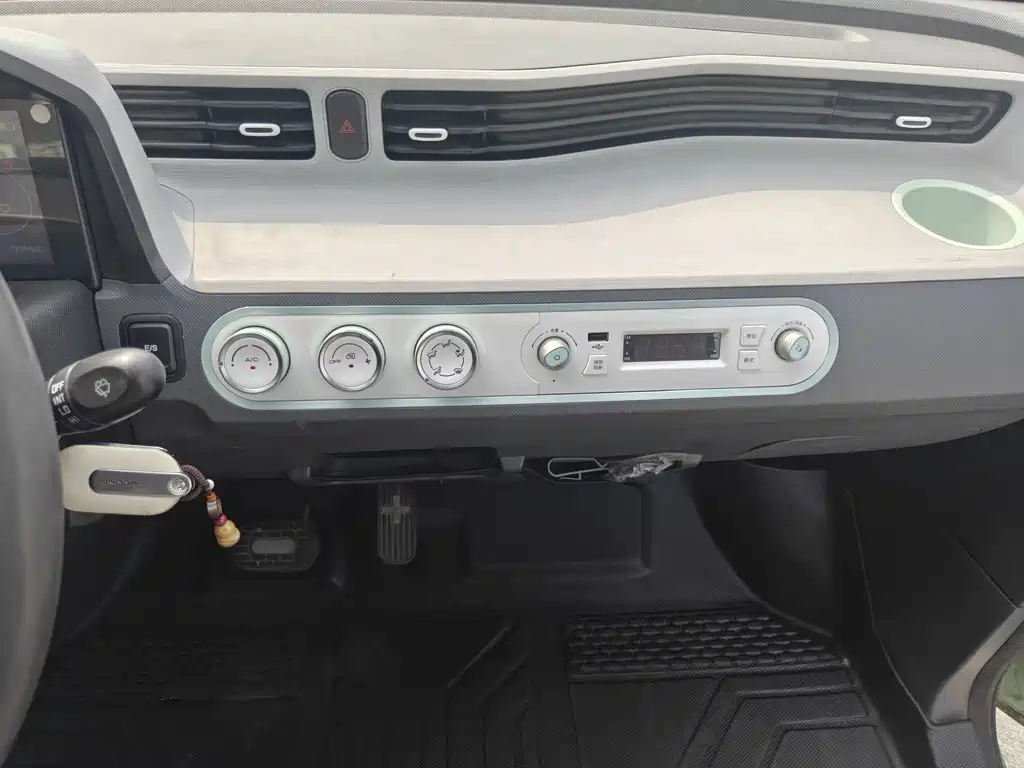 Wuling MINIEV — миниатюра 14