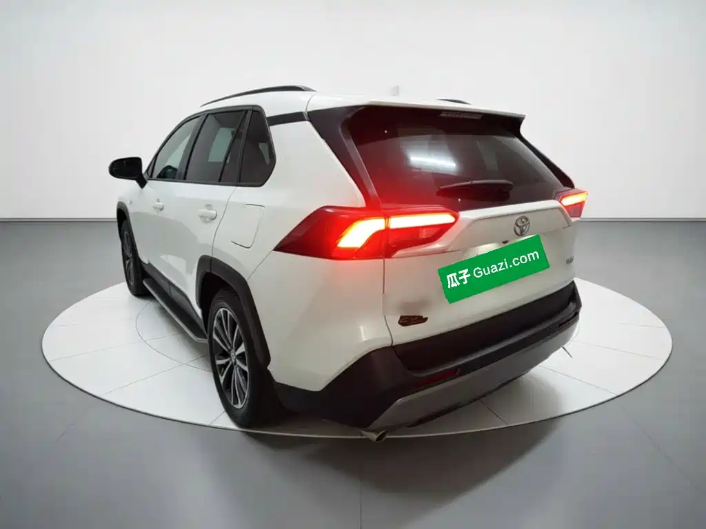 Toyota RAV4 — миниатюра 4