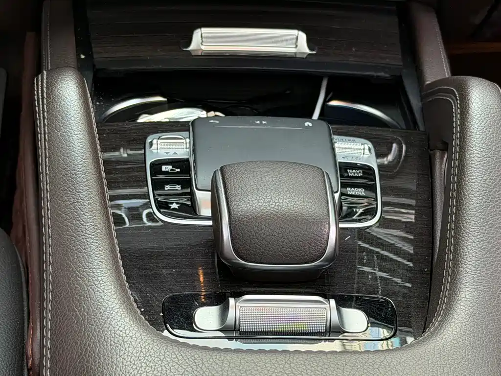 Mercedes-Benz GLE (Import) — миниатюра 11