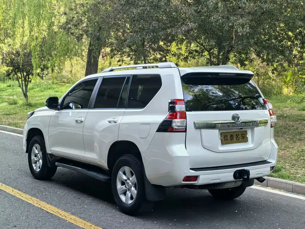 Toyota Land Cruiser Prado 2015 2.7L AT Standard