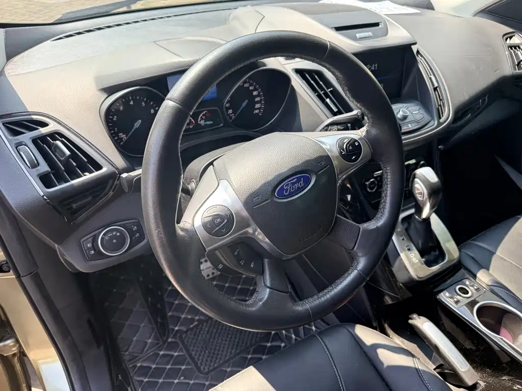 Ford Kuga — миниатюра 11
