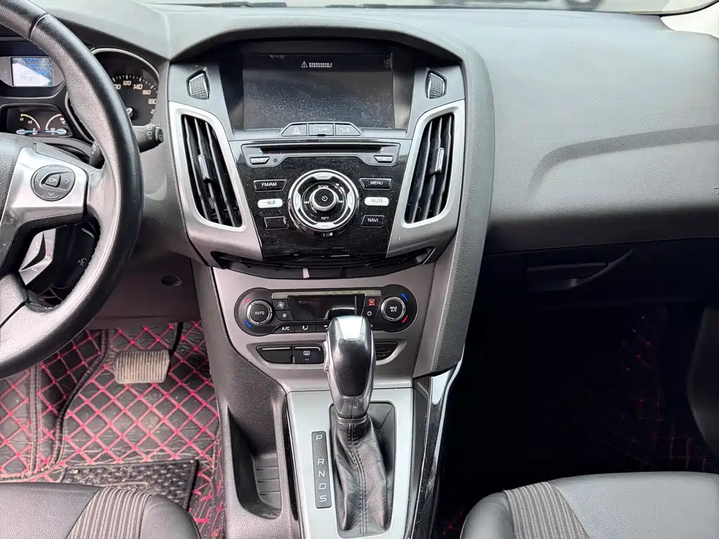 Ford Focus 2012 1.6L AT