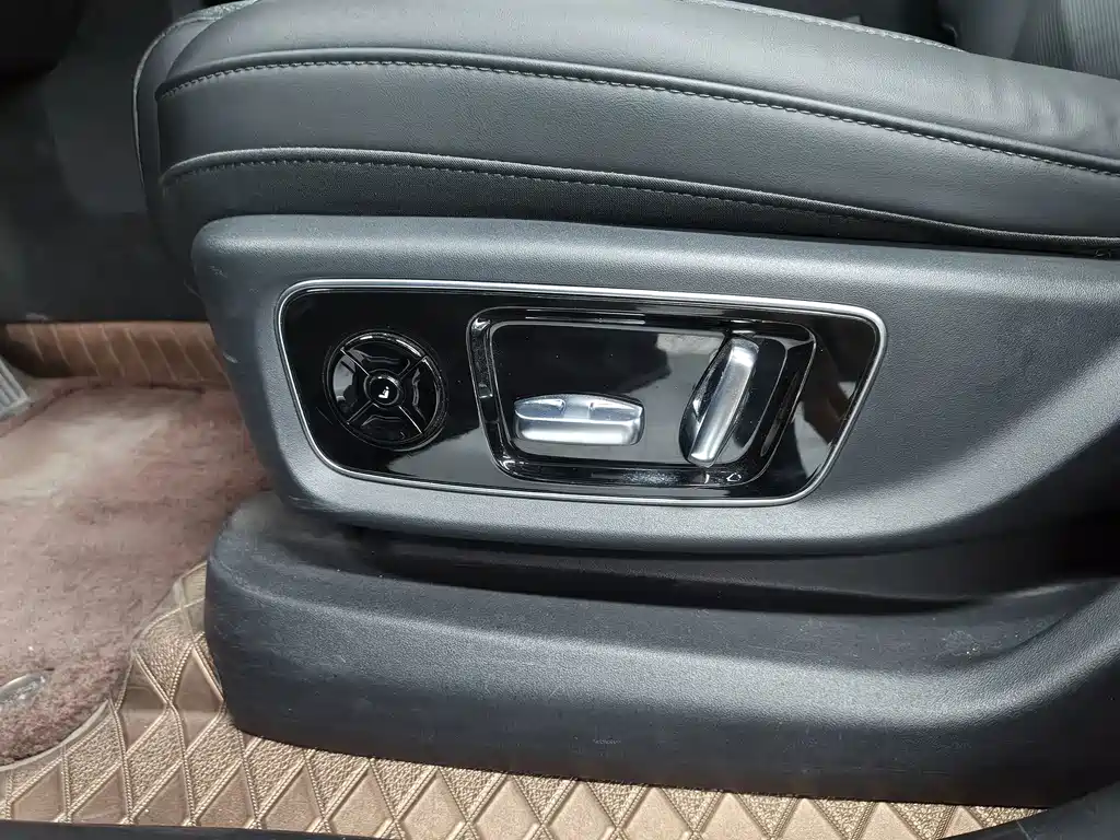 Li Auto Li L8 — миниатюра 10