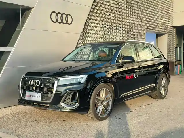 AUDI Q7 2024