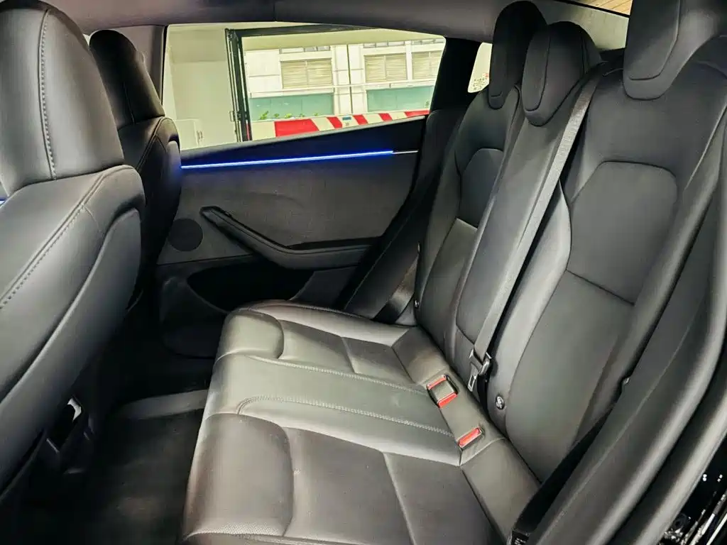 Tesla Model 3 — миниатюра 9