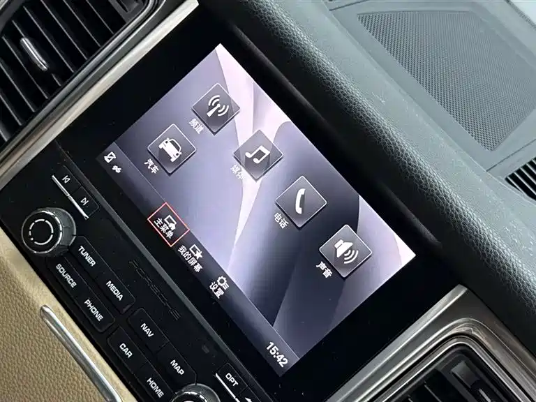 Porsche Macan — миниатюра 12